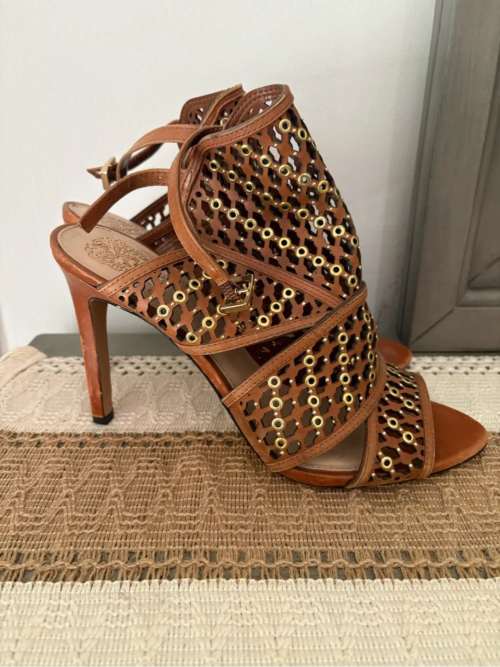 Vince Camuto Kortina Cognac Leather Cutout Studded Heels Size 10M
